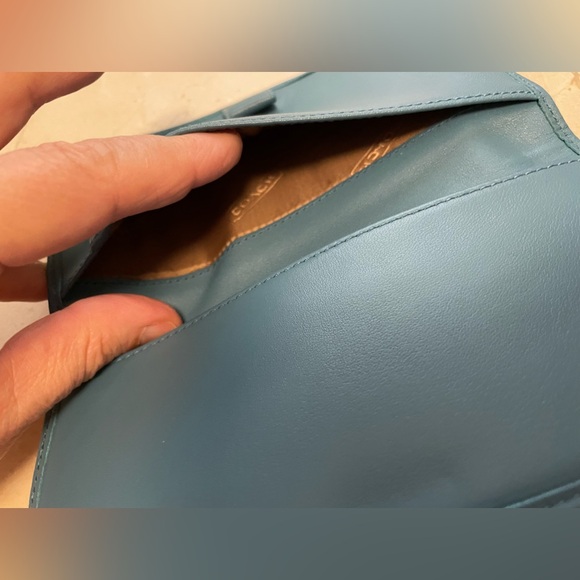 Coach - Picture 5 of 6